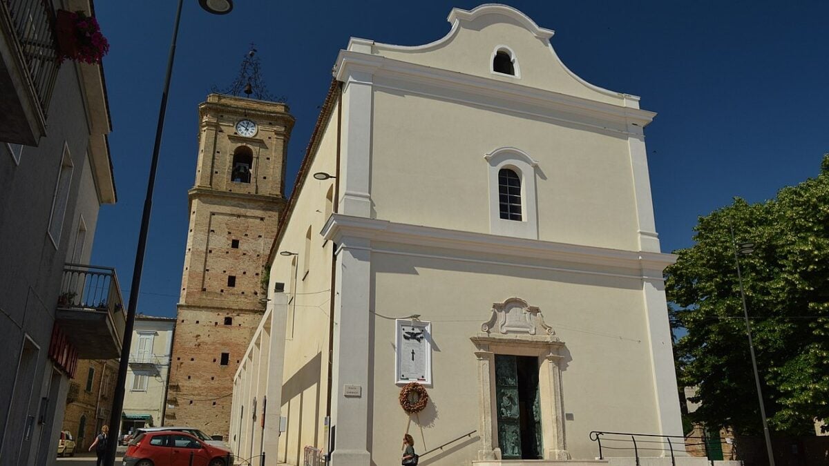 Il Borgo tra mare e uliveti dove il tempo scorre lento e i sapori sono ancora autentici