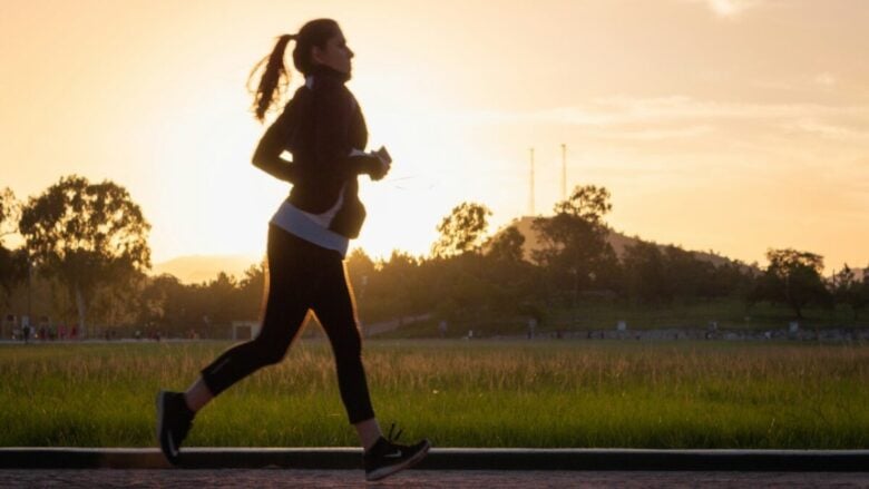 Altro che corsa! Camminare è la nuova ossessione fitness che conquista tutte