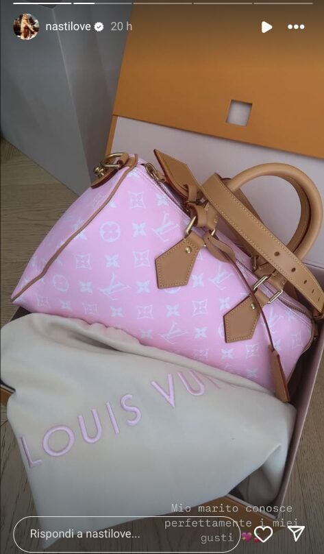 Chiara Nasti mostra sui social l’ultimo regalo luxury del marito che vale quasi 10 mila euro! Chiara Nasti mostra sui social l’ultimo regalo luxury del marito che vale quasi 10 mila euro!
