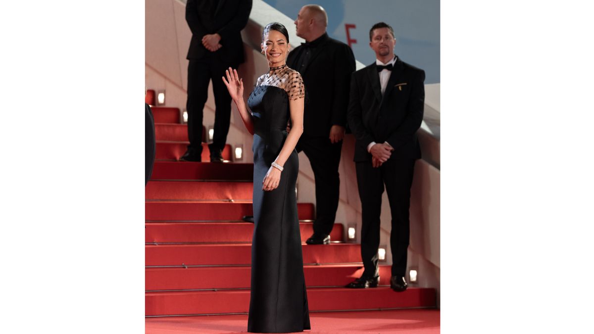 Elodie lascia tutti senza fiato a Cannes 2025 con un Look bon ton total black! Elodie lascia tutti senza fiato a Cannes 2025 con un Look bon ton total black!