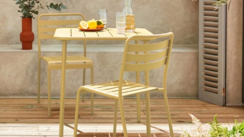 Minimal, sofisticato e super trendy: il giallo burro conquista anche gli spazi esterni!