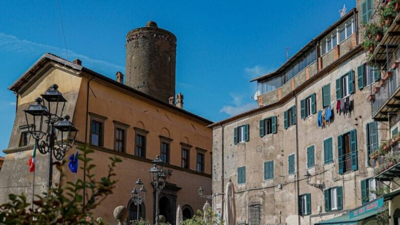 E’ il paese delle fragole: un borgo dei Castelli Romani ricco di arte, sapori e tradizioni