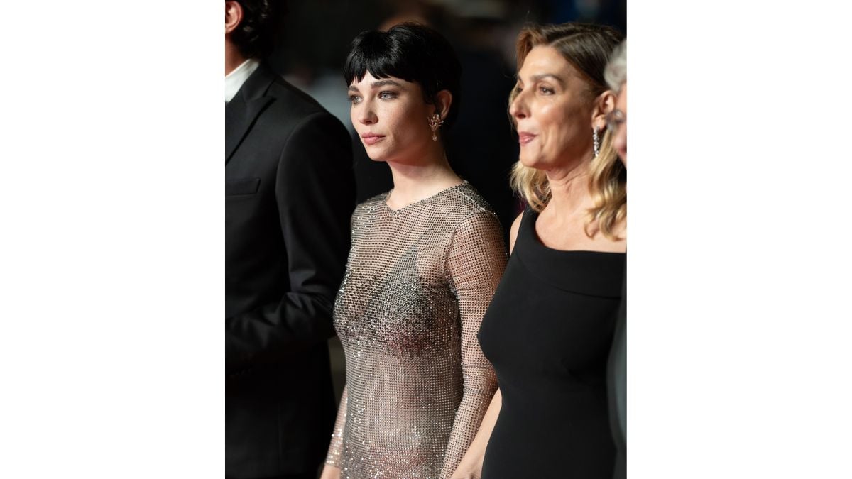 Matilda De Angelis debutta a Cannes 2025 con un abito a sirena custom firmato Fendi con ‘effetto sorpresa’ sul retro! Matilda De Angelis debutta a Cannes 2025 con un abito a sirena custom firmato Fendi con ‘effetto sorpresa’ sul retro!