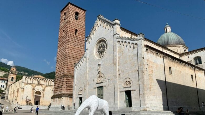 Scoprire Pietrasanta, la piccola Atene della Toscana dove arte e bellezza si incontrano