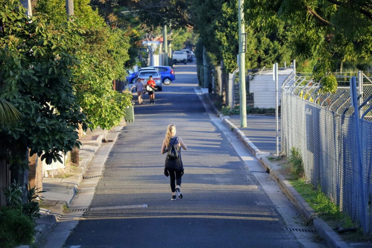Altro che corsa! Camminare è la nuova ossessione fitness che conquista tutte Altro che corsa! Camminare è la nuova ossessione fitness che conquista tutte