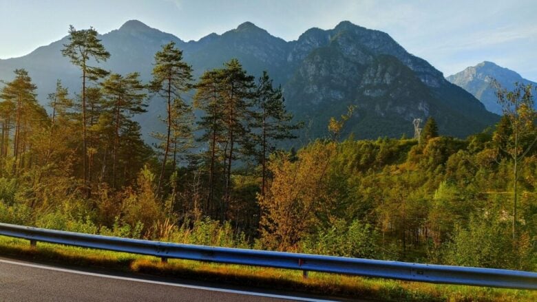 Natura, camminate in montagna e buon cibo: ecco il Borgo del Friuli Venezia Giulia da scoprire in Primavera…