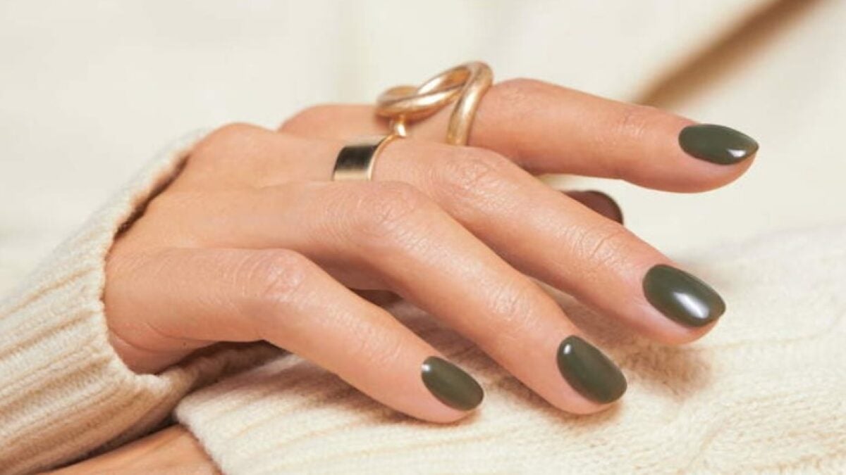 Le Unghie Verde oliva fanno tendenza: qui gli smalti imperdibili…