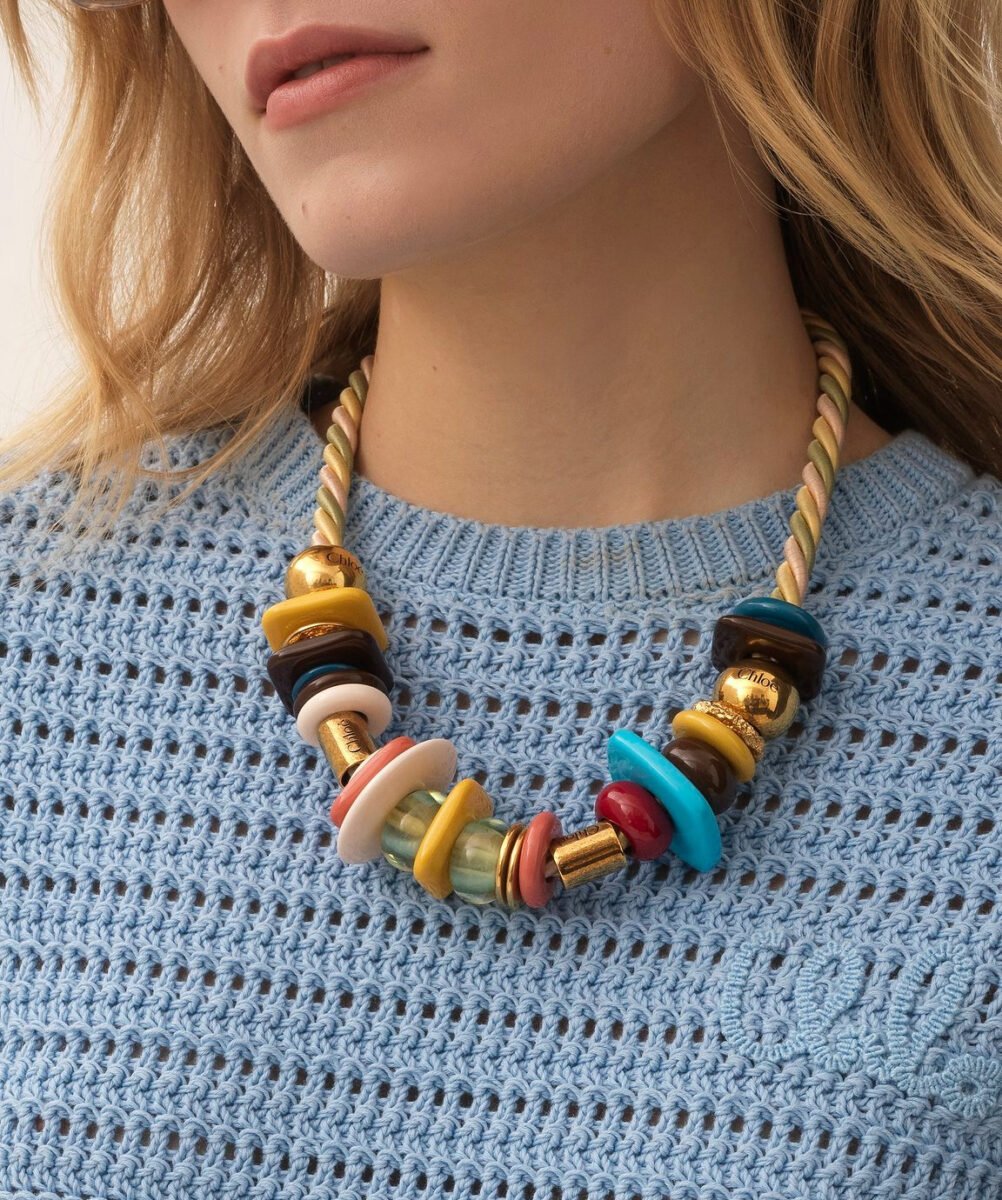 Date una scossa ai look estivi indossando questa collana con perline di Chloé Date una scossa ai look estivi indossando questa collana con perline di Chloé