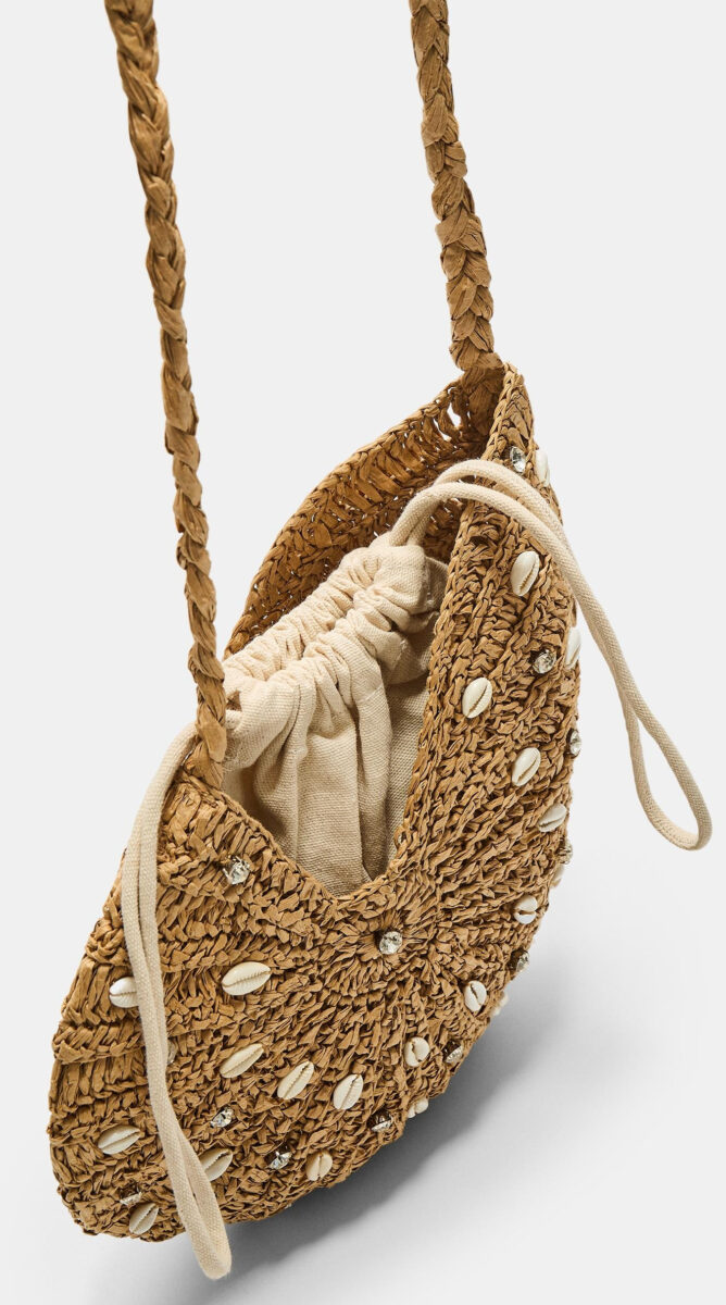 La borsa a tema mare di Stradivarius che aggiungerà un tocco glam a tutti i tuoi look estivi La borsa a tema mare di Stradivarius che aggiungerà un tocco glam a tutti i tuoi look estivi