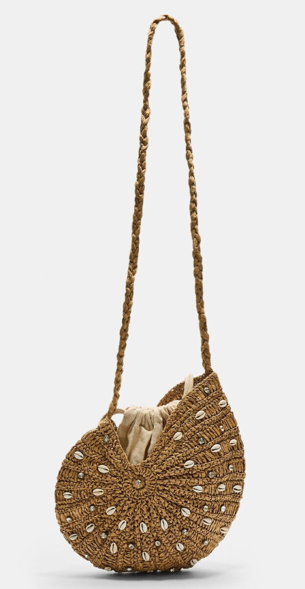 La borsa a tema mare di Stradivarius che aggiungerà un tocco glam a tutti i tuoi look estivi La borsa a tema mare di Stradivarius che aggiungerà un tocco glam a tutti i tuoi look estivi