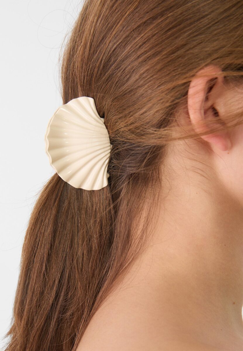 Fermagli e accessori Capelli irresistibili: i più chic dell’estate per acconciature facili e d’effetto