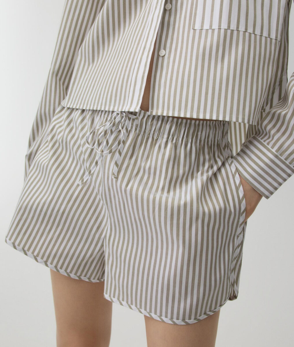 Sono questi gli shorts a righe più desiderati dell’Estate, approvati dalle fashion addicted Sono questi gli shorts a righe più desiderati dell’Estate, approvati dalle fashion addicted