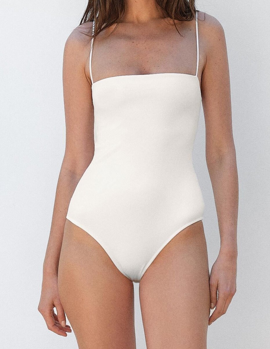 I costumi interi minimal sono il must chic dell’Estate I costumi interi minimal sono il must chic dell’Estate