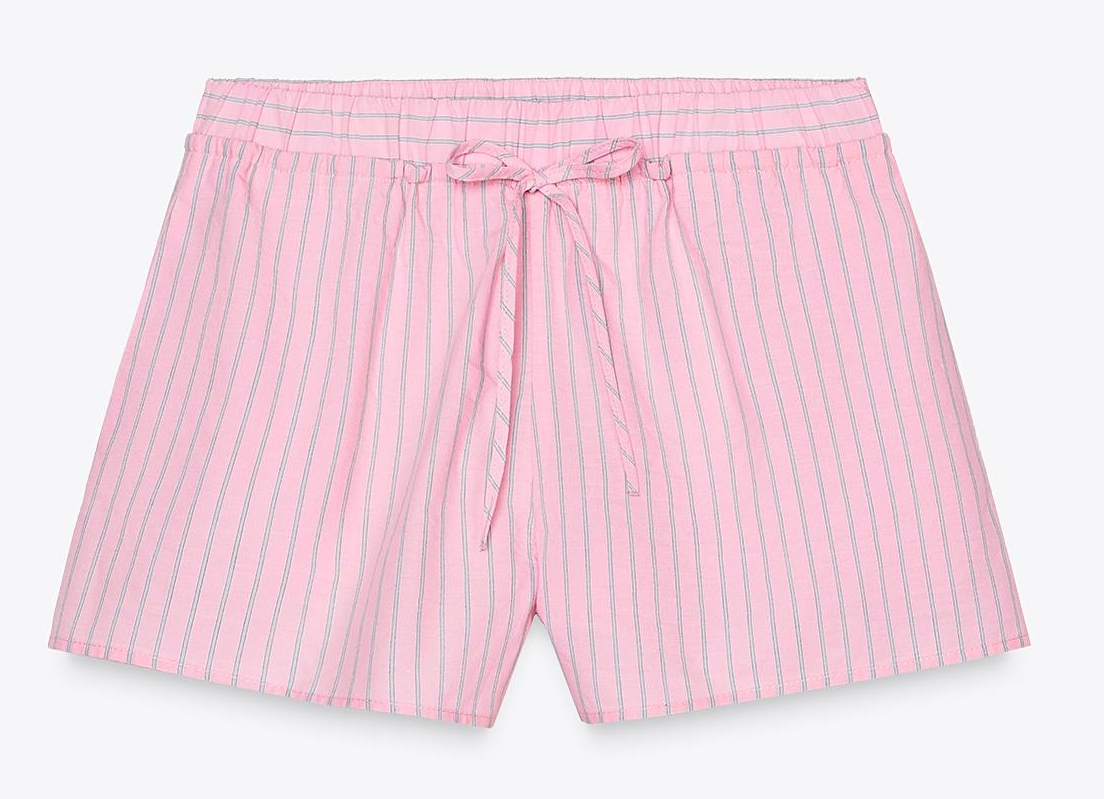 Sono questi gli shorts a righe più desiderati dell’Estate, approvati dalle fashion addicted Sono questi gli shorts a righe più desiderati dell’Estate, approvati dalle fashion addicted