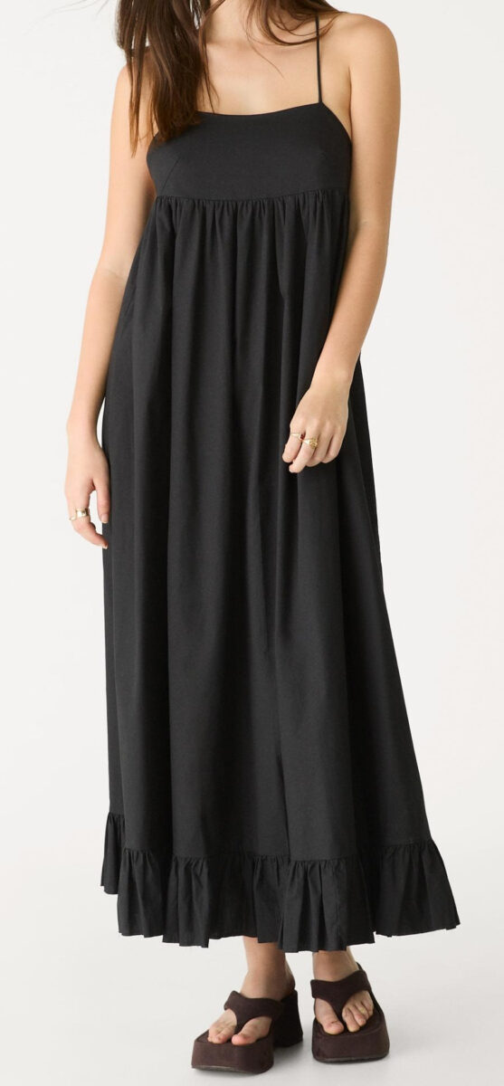 I maxi dress neri sono perfetti anche per la bella stagione: ecco la nostra top 6… I maxi dress neri sono perfetti anche per la bella stagione: ecco la nostra top 6…