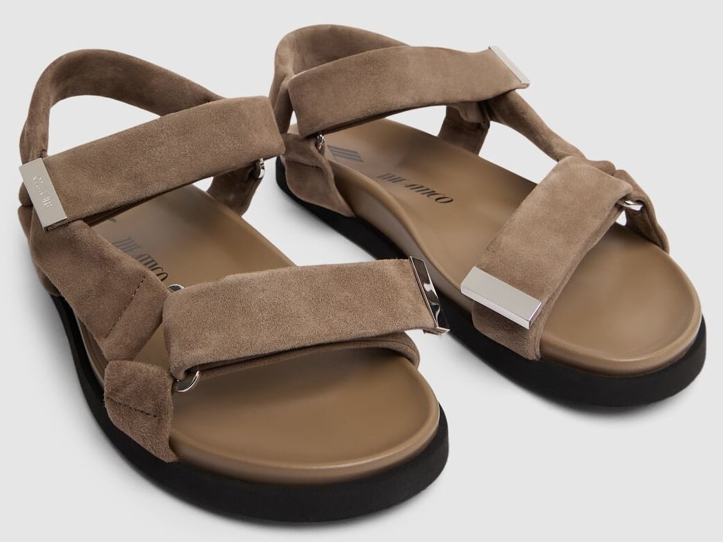 I sandali con strappi sono le scarpe più comode e pratiche del momento I sandali con strappi sono le scarpe più comode e pratiche del momento