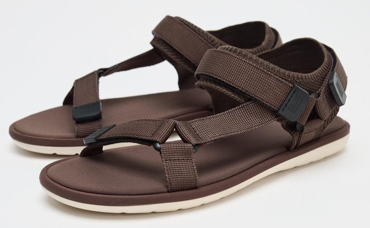 I sandali con strappi sono le scarpe più comode e pratiche del momento I sandali con strappi sono le scarpe più comode e pratiche del momento