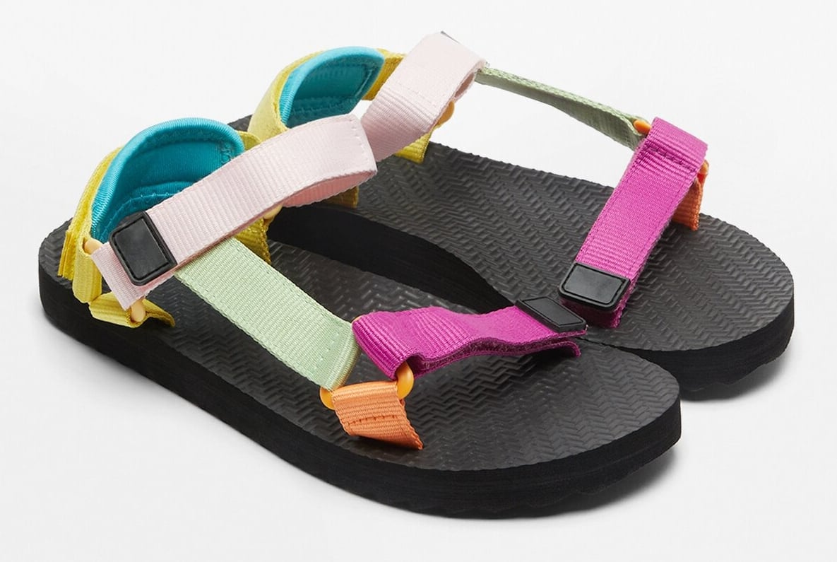 I sandali con strappi sono le scarpe più comode e pratiche del momento I sandali con strappi sono le scarpe più comode e pratiche del momento