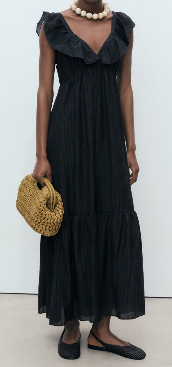 I maxi dress neri sono perfetti anche per la bella stagione: ecco la nostra top 6… I maxi dress neri sono perfetti anche per la bella stagione: ecco la nostra top 6…