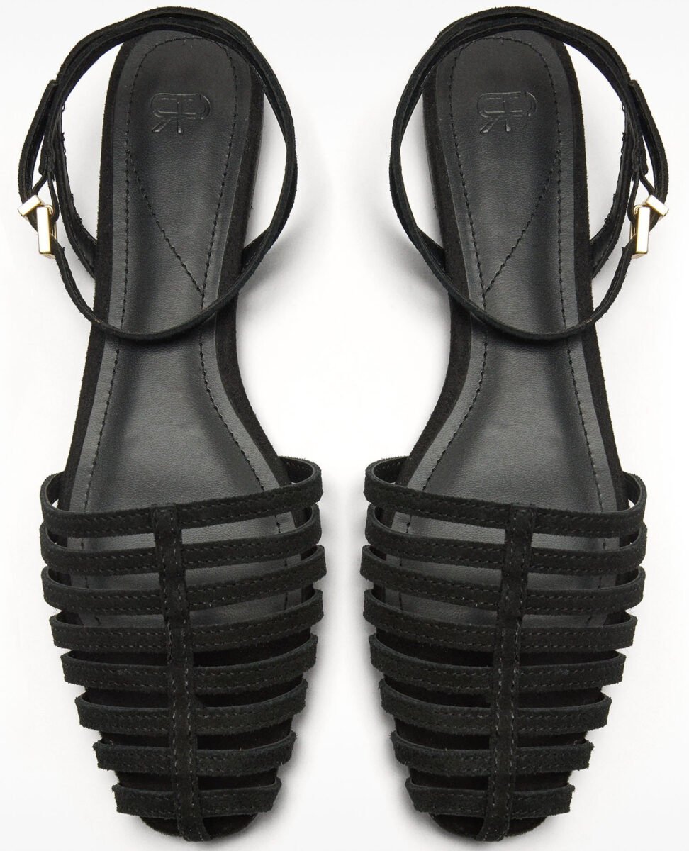 Eleganti e trendy, i sandali cage sono il vero must have del momento Eleganti e trendy, i sandali cage sono il vero must have del momento