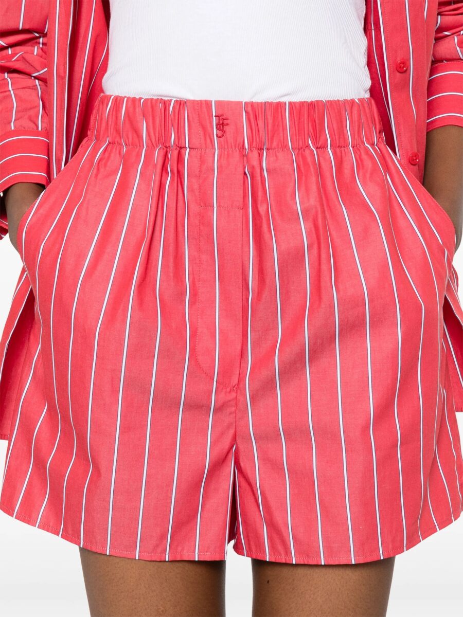 Sono questi gli shorts a righe più desiderati dell’Estate, approvati dalle fashion addicted Sono questi gli shorts a righe più desiderati dell’Estate, approvati dalle fashion addicted