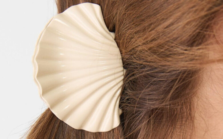 Fermagli e accessori Capelli irresistibili: i più chic dell’estate per acconciature facili e d’effetto