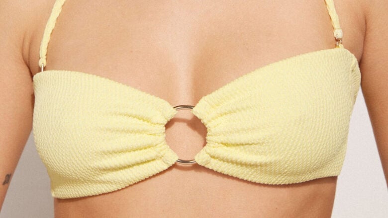 Il bikini giallo burro di Tezenis è il vero trend dell’Estate 2025