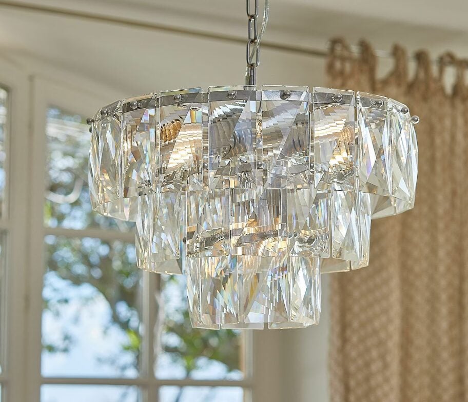 I Lampadari deluxe firmati Loberon: trasformano ogni stanza in un capolavoro di eleganza I Lampadari deluxe firmati Loberon: trasformano ogni stanza in un capolavoro di eleganza
