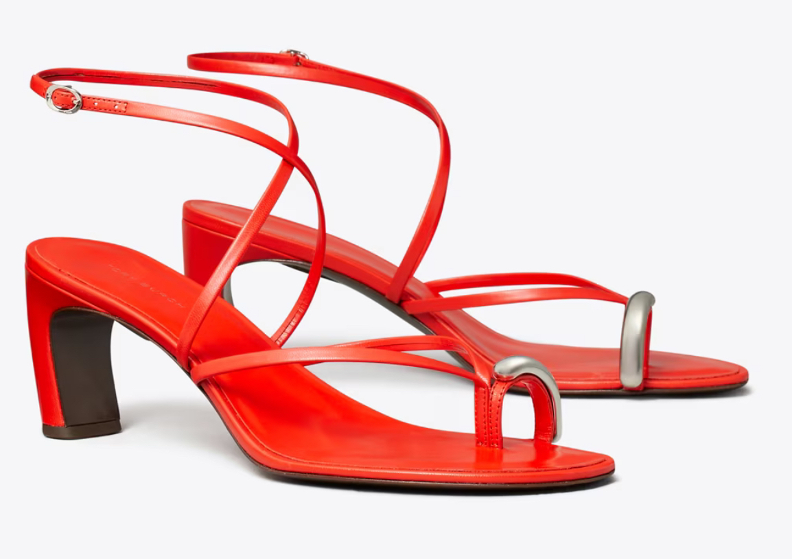 Ecco i Sandali Toe Ring più desiderati di stagione… Ecco i Sandali Toe Ring più desiderati di stagione…