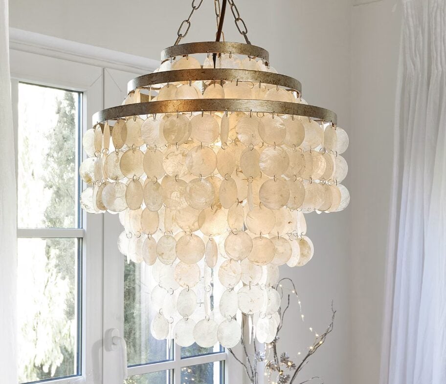 I Lampadari deluxe firmati Loberon: trasformano ogni stanza in un capolavoro di eleganza I Lampadari deluxe firmati Loberon: trasformano ogni stanza in un capolavoro di eleganza