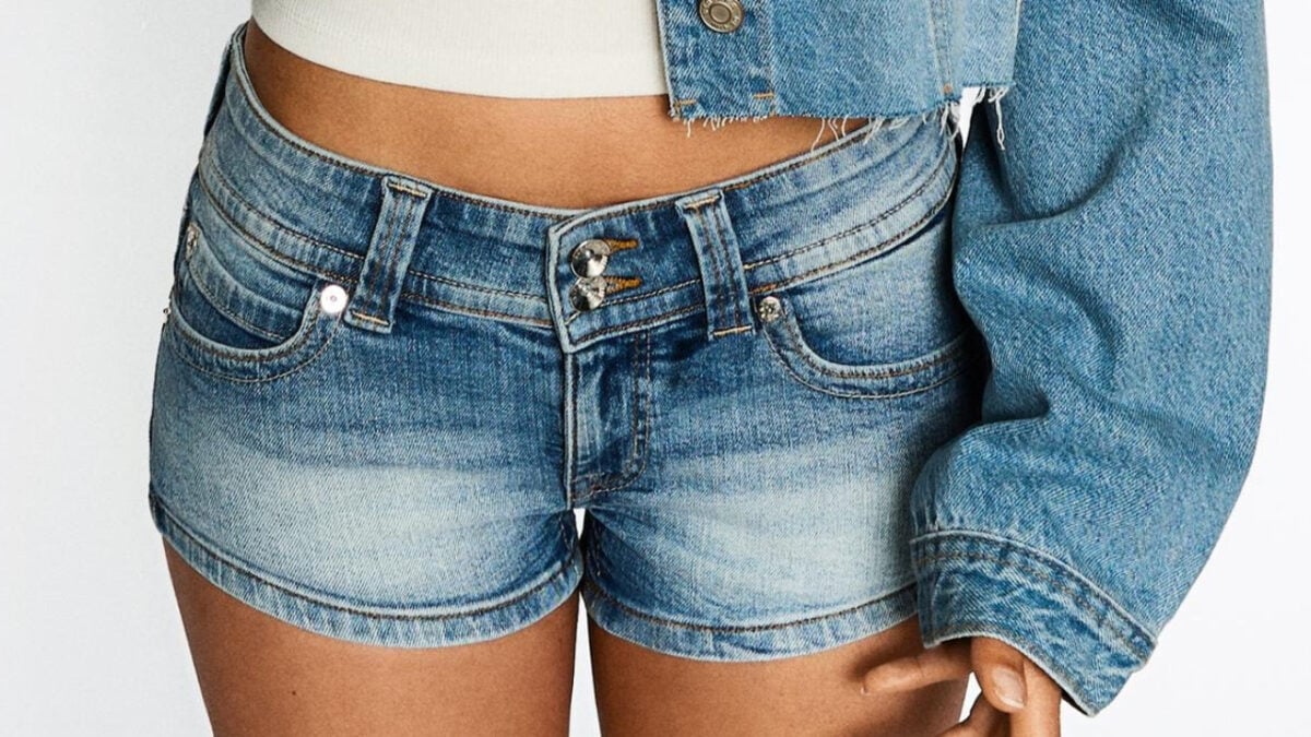 Trend Alert! Questi shorts mini firmati Bershka sono il capo più sexy della bella stagione
