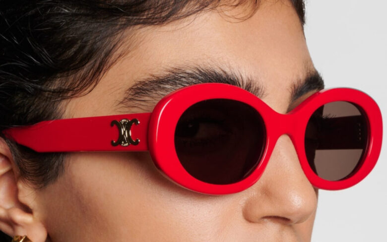 Gli occhiali da sole con montatura colorata sono l’accessorio must have dell’Estate