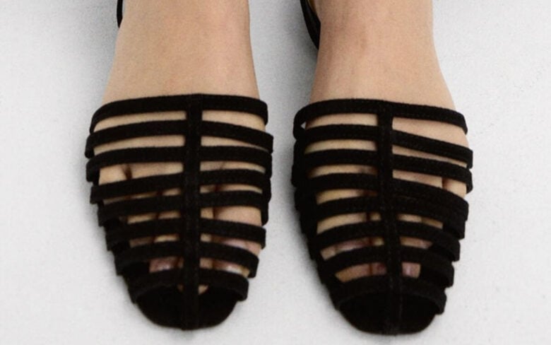 Eleganti e trendy, i sandali cage sono il vero must have del momento