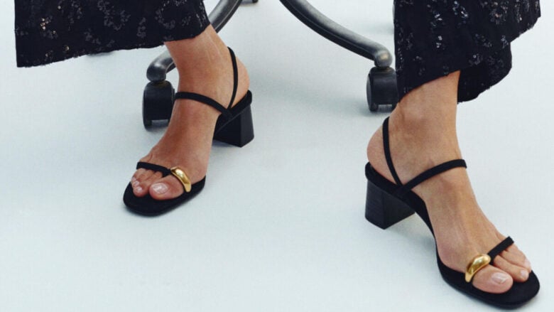 Ecco i Sandali Toe Ring più desiderati di stagione…