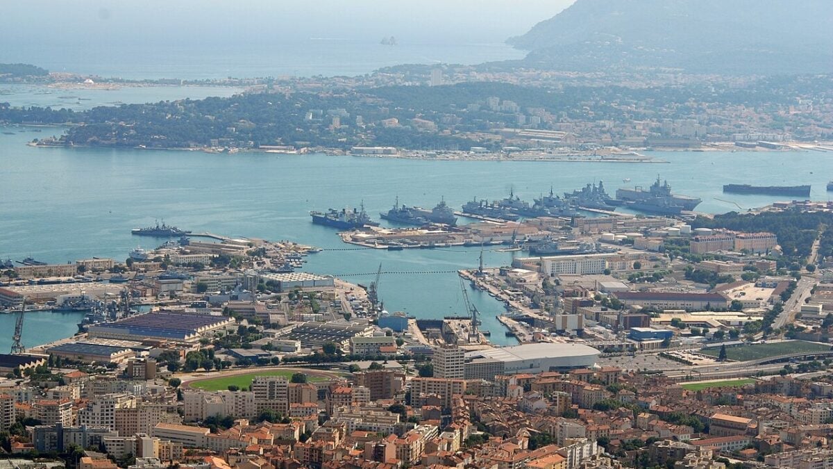 Scopri Tolone: il fascino autentico della Costa Azzurra tra mercati vivaci, arte e scorci sul mare