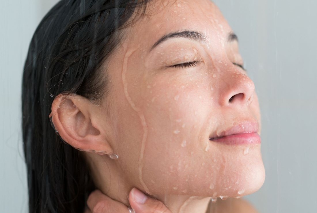 Acqua di riso per i Capelli: il nuovo hair hack venuto dall’Oriente Acqua di riso per i Capelli: il nuovo hair hack venuto dall’Oriente