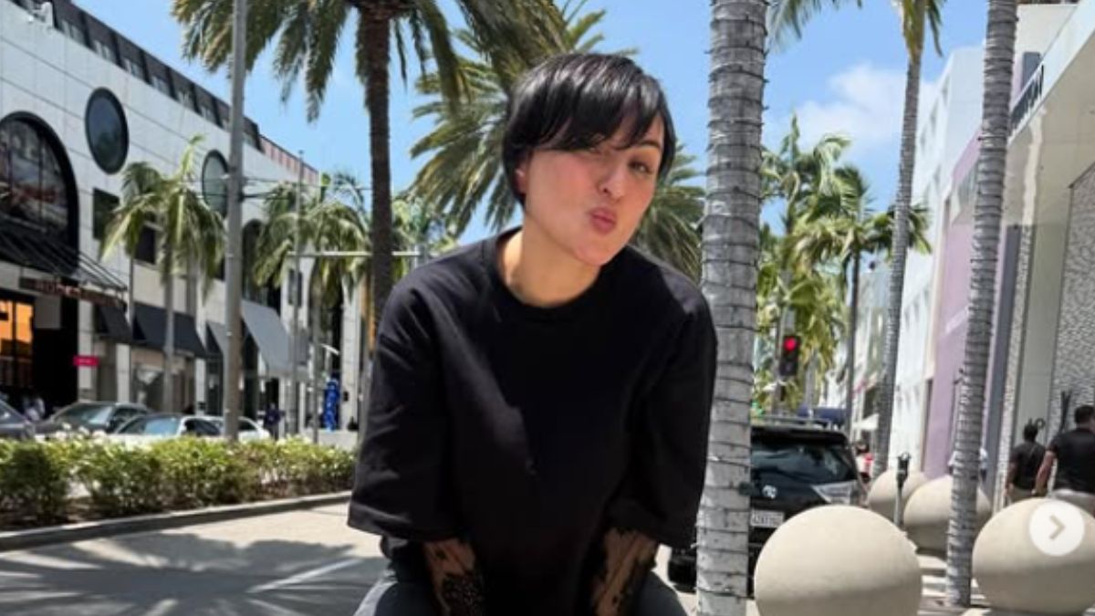Arisa vola a Los Angeles con le sneakers firmate Balenciaga più futuristiche che avete mai visto!