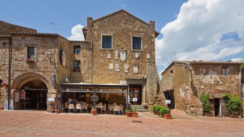 Questo Borgo è un piccolo gioiello della Maremma scolpito nel Tufo