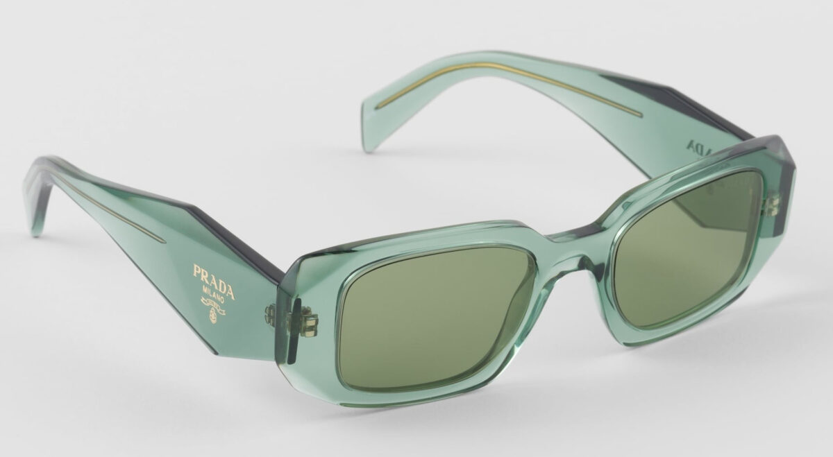 Gli occhiali da sole con montatura colorata sono l’accessorio must have dell’Estate Gli occhiali da sole con montatura colorata sono l’accessorio must have dell’Estate