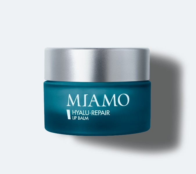 Beauty case estivo over 50: i prodotti indispensabili da mettere subito in valigia Beauty case estivo over 50: i prodotti indispensabili da mettere subito in valigia