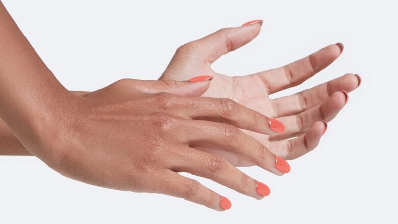 Rosa guava: il colore protagonista di unghie e make up per l’Estate 2025