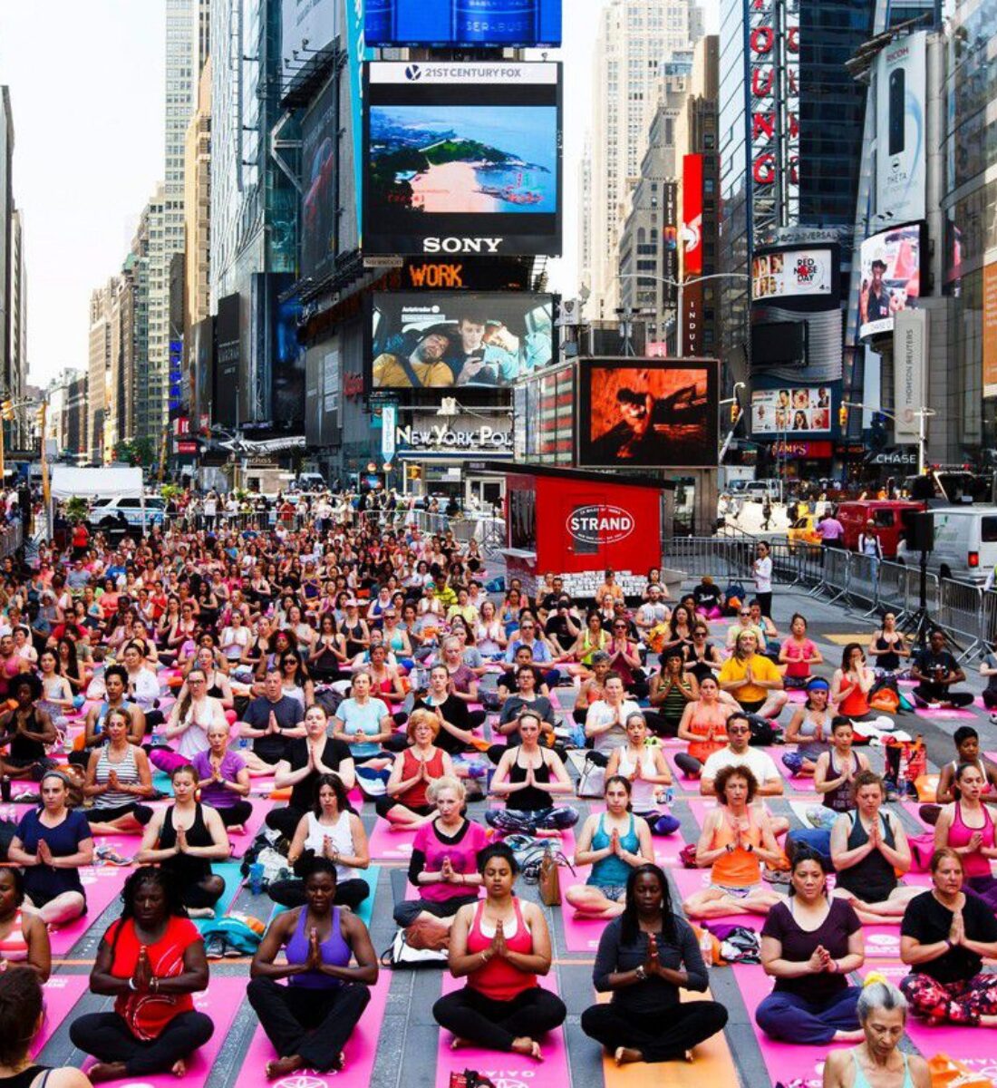 Giornata Internazionale dello Yoga: scopri i resort da sogno dove praticarlo e ritrovare l’equilibrio Giornata Internazionale dello Yoga: scopri i resort da sogno dove praticarlo e ritrovare l’equilibrio