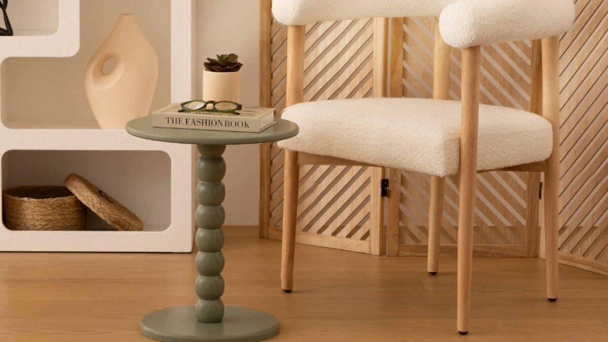 La natura entra in casa con Conforama: quando l’arredo si tinge di forest green