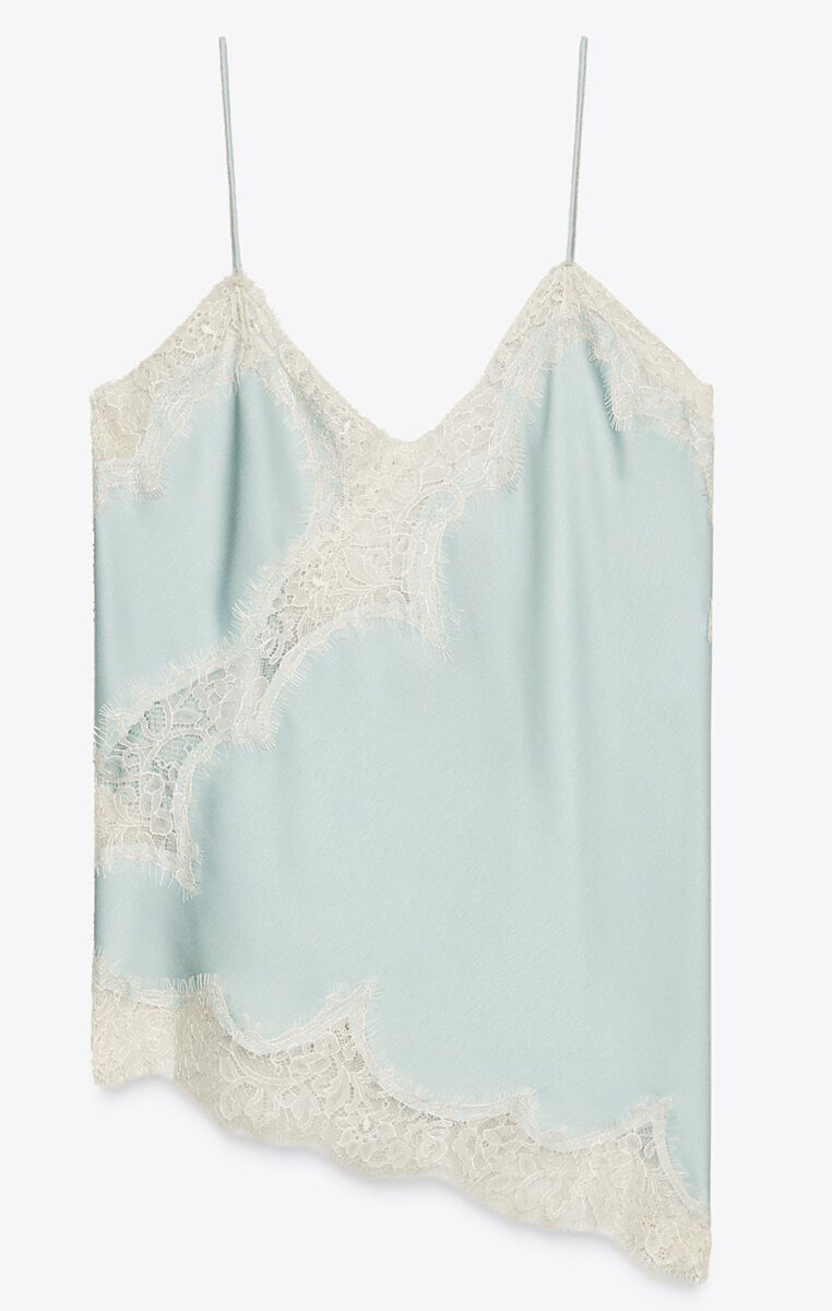 Le canotte di raso e pizzo sono il grande trend di stagione, sexy e femminili