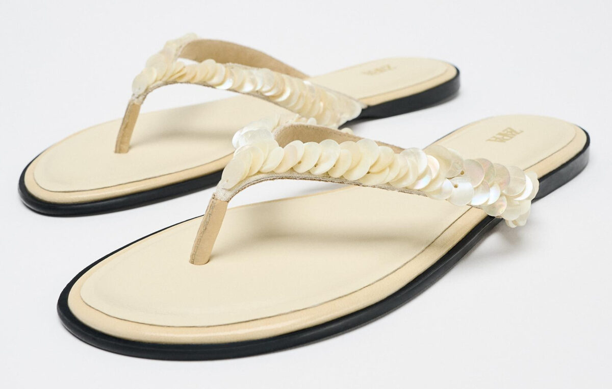Qui le infradito flat più in voga dell’Estate 2025, approvate dalle fashion addicted! Qui le infradito flat più in voga dell’Estate 2025, approvate dalle fashion addicted!