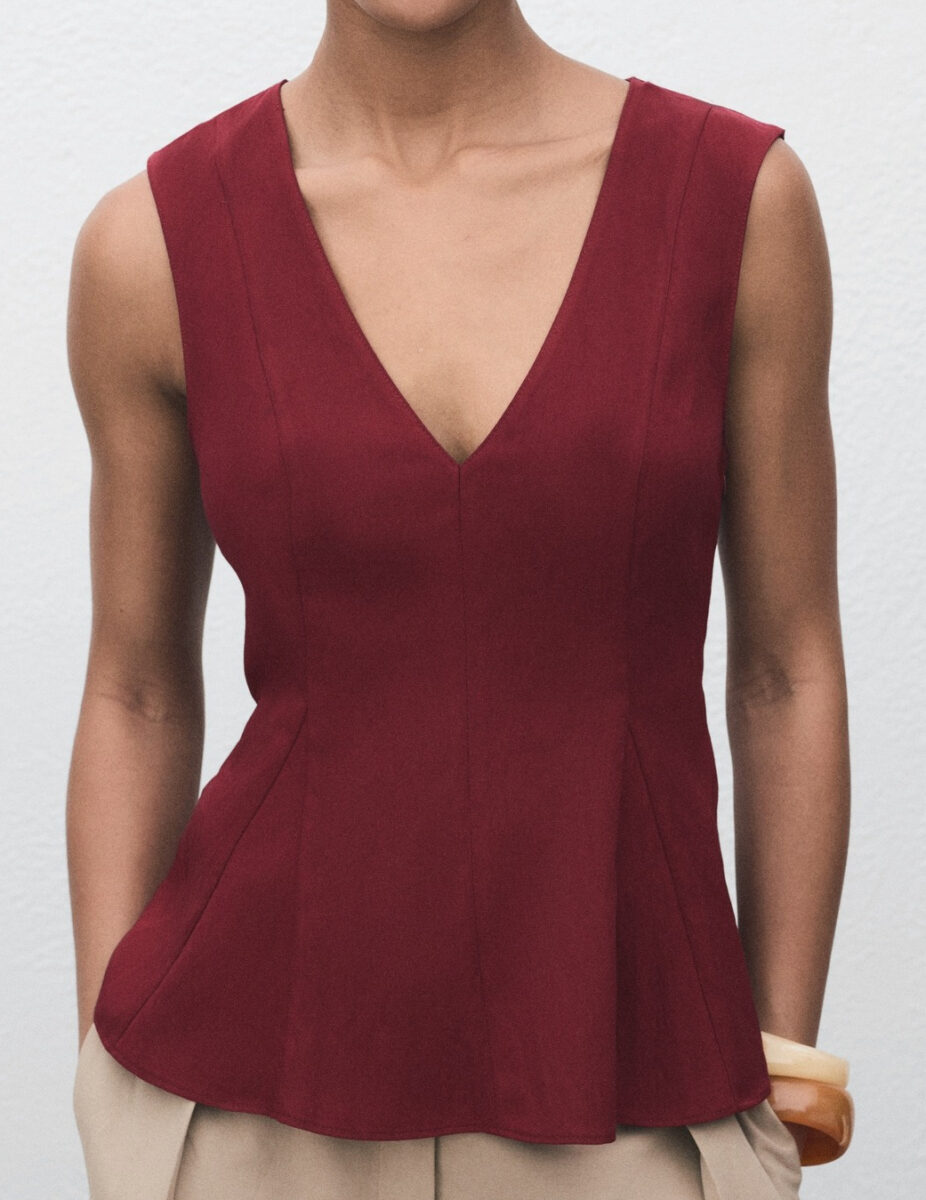 Sapevate che i top peplum sono il pezzo forte anche dell’Estate 2025?