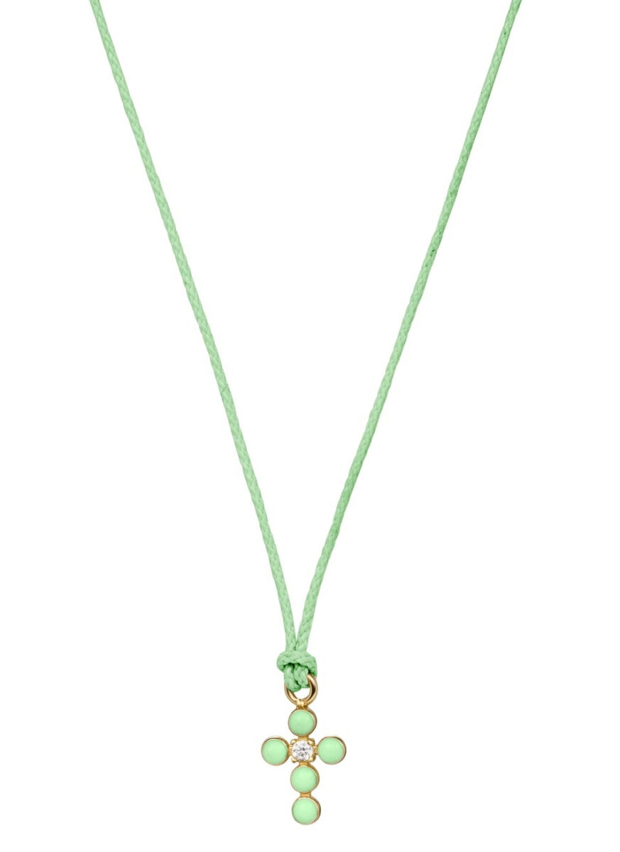 Torna di moda la collana con croce, l’accessorio must have del momento Torna di moda la collana con croce, l’accessorio must have del momento