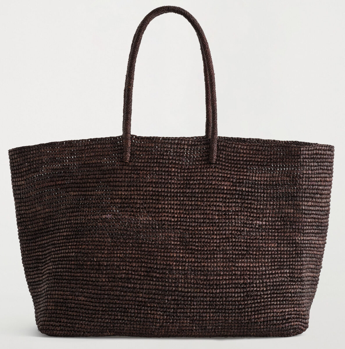 Le maxi bag in rafia perfette sia per il mare che per la città Le maxi bag in rafia perfette sia per il mare che per la città