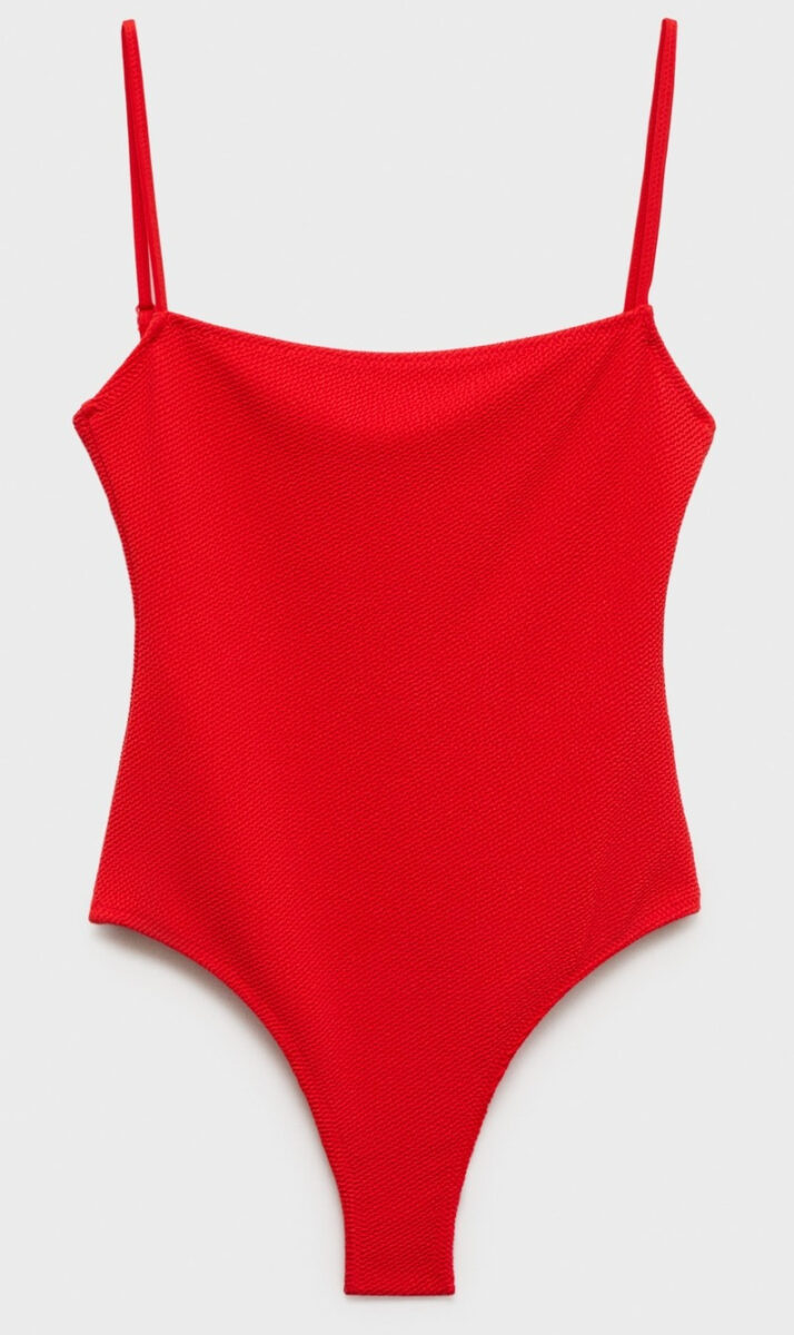 I costumi sui toni del rosso da accaparrarsi ASAP