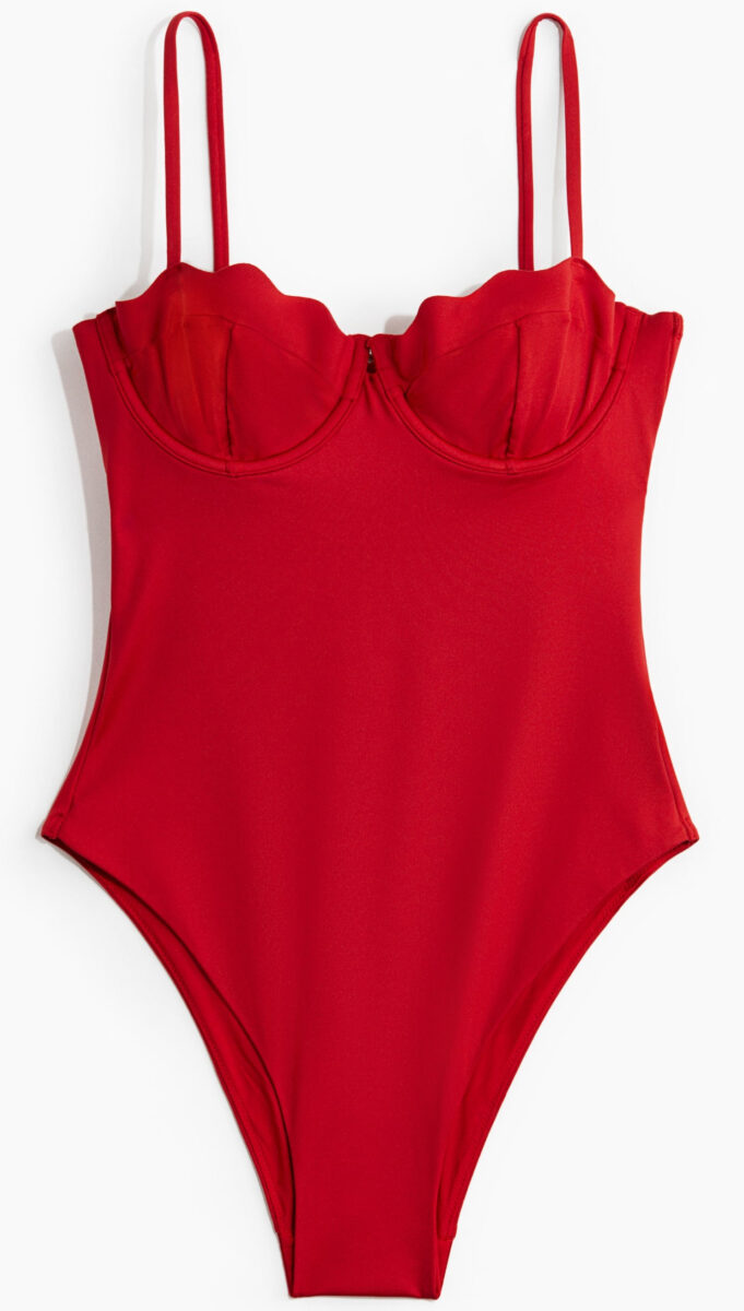 I costumi sui toni del rosso da accaparrarsi ASAP